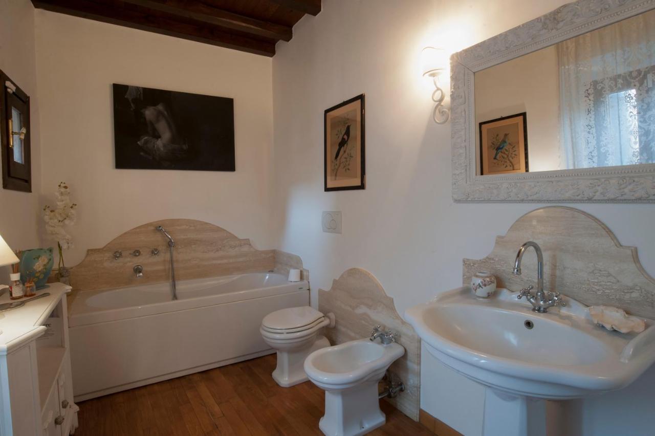 A Palazzo Fortebracci B&B Sutri Extérieur photo